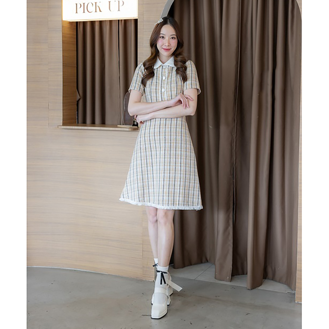 kudapy เดรสสั้นสีครีม/สีชมพู/สีฟ้า ทรงบานผ้าทวิตคอปกแต่งกระดุม4ชิ้น