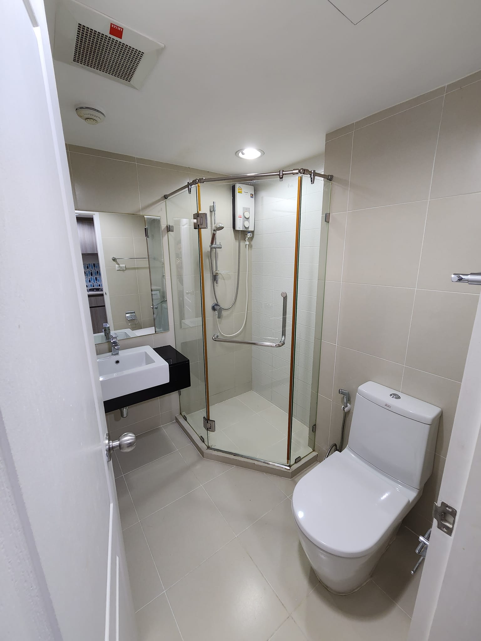 ให้เช่าคอนโด เบล แกรนด์ พระราม 9 (Belle Grand Rama 9) - 1ห้องนอนขนาด 41 ตรม. ติดเซ็นทรัล พระราม 9 - การเดินทาง: MRT พระราม 9 - ใกล้ เซ็นทรัล พระราม 9