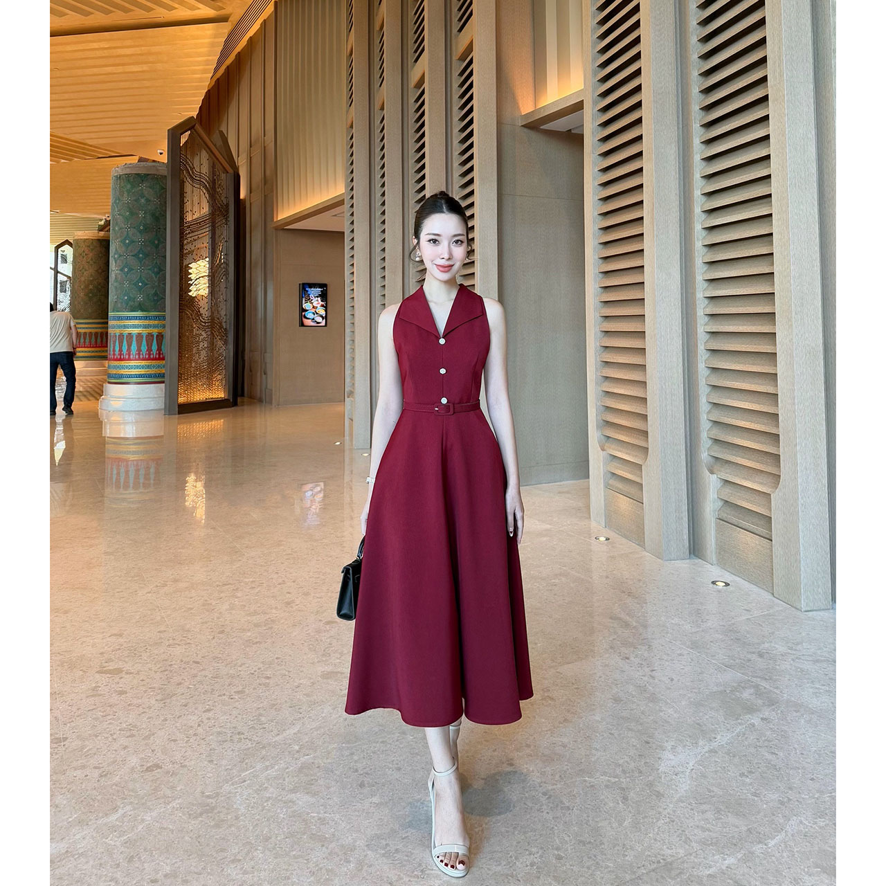 kudapy เดรสแขนกุดแต่งกระดุมดอกไม้มาพร้อมเข็มขัดน่ารัก