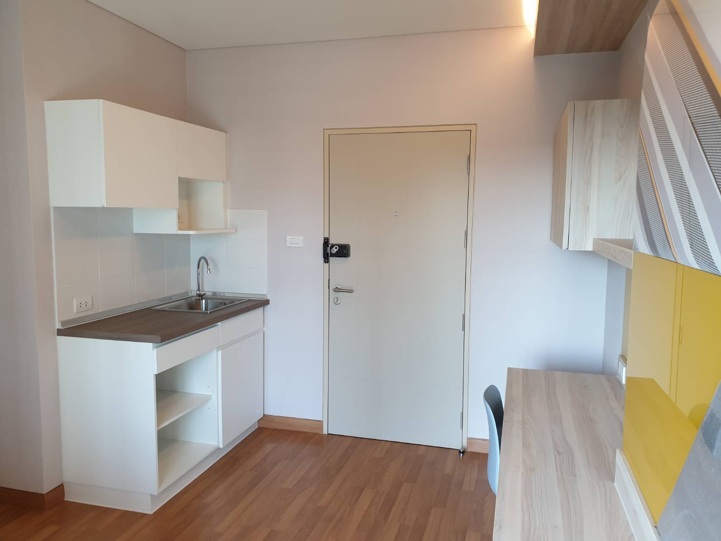 ให้เช่าคอนโด Lumpini Park Vibhavadi - Chatuchak (ลุมพินี พาร์ค วิภาวดี-จตุจักร) - ตกแต่งเฟอร์ครบ - การเดินทาง: รถไฟฟ้า BTS หมอชิต และรถไฟฟ้า MRT สถานีจตุจักร