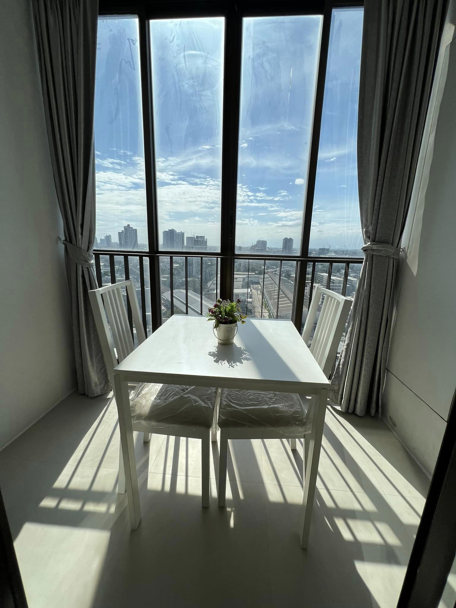 ให้เช่าคอนโด IDEO Mix Sukhumvit 103 (ไอดีโอ มิกซ์ สุขุมวิท 103) - ตกแต่งเฟอร์ครบห้องมุมน่าอยู่ - การเดินทาง: ติด BTS อุดมสุข