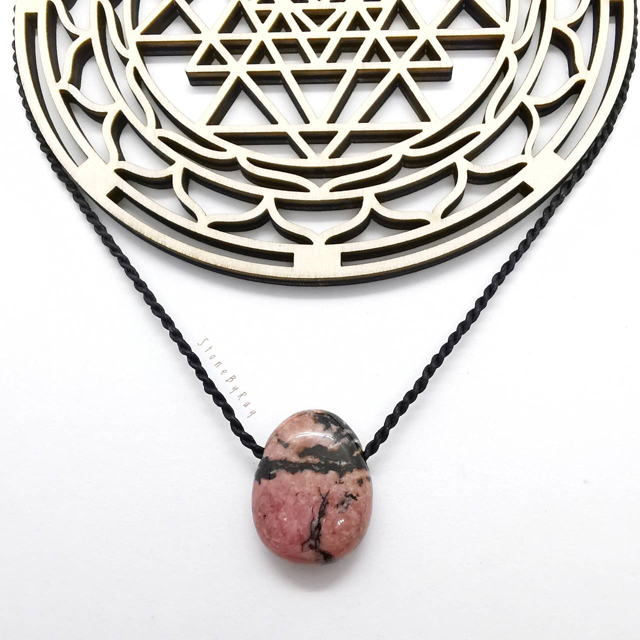 สร้อยคอเชือกถักจี้หินโรโดไนท์ Rhodonite