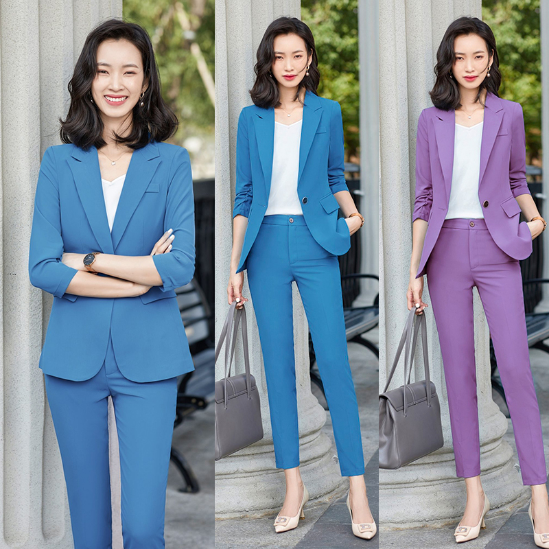 kudapy ชุดสูททำงานผู้หญิงสีฟ้า/สีม่วง แขนสามส่วนจับจีบปลายแขนพร้อมกางเกง จุดเด่นของชุดนี้คือได้ลุคที่สดใสคัลเลอร์ฟแบบสุดๆ