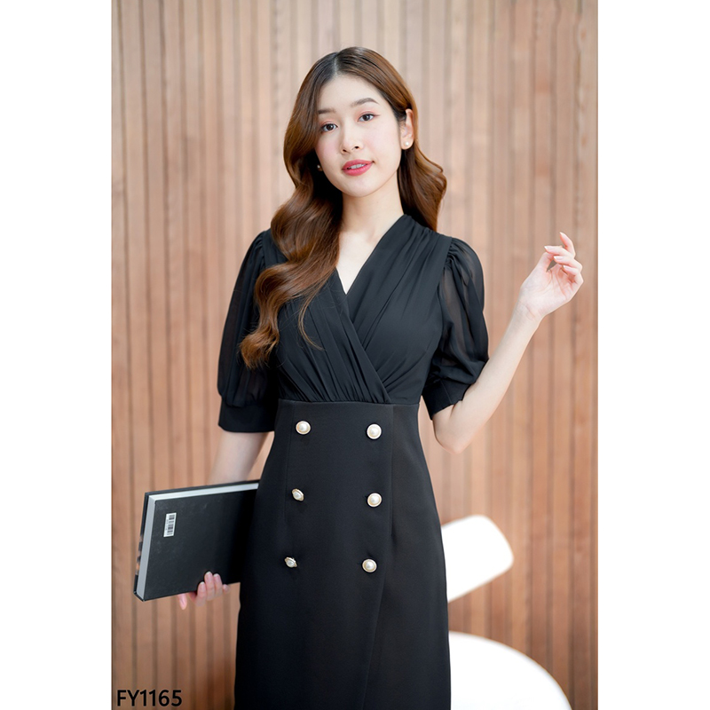 kudapy เดรสสั้นสีขาว/สีดำ จีบอกแขนจั๊มแต่งกระดุม ผ้าเบาใส่สบายสวยดูดีน่ารักมากๆ