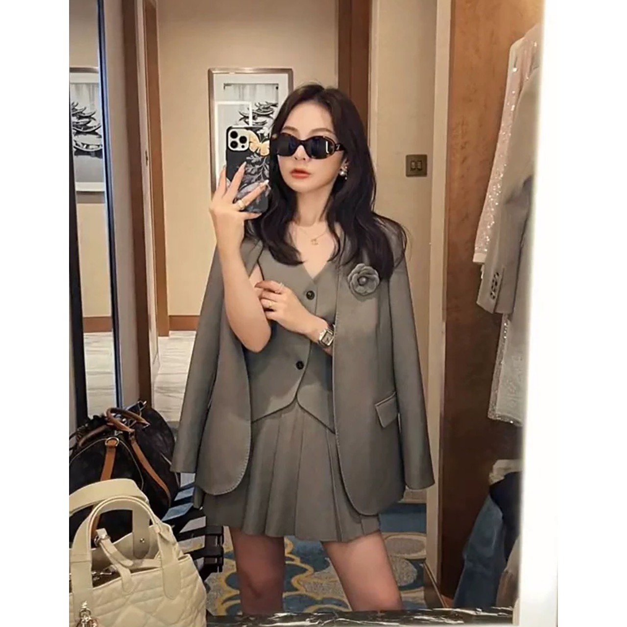 kudapy เซ็ท 4 ชิ้น เสื้อสูท+เสื้อ vestด้านใน +กระโปรง(กางเกงเป็นซับใน)+เข็มกลัดดอกไม้ ตัวเสื้อสูทมีซับในอย่างดี