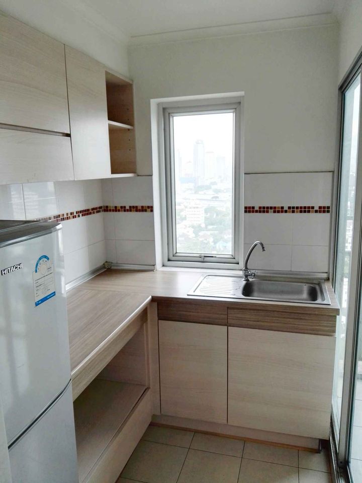 ปล่อยเช่าคอนโด Lumpini Place Rama 4 - Kluaynamthai (ลุมพินี เพลส พระราม 4 - กล้วยน้ำไท) - ห้องมุม 1ห้องนอน 1ห้องน้ำ 1ห้องนั่งเล่น - ใกล้ BTS เอกมัย พระโขนง / เกทเวย์ เอกมัย - ขนาดห้อง 35 ตรม. ชั้น 21