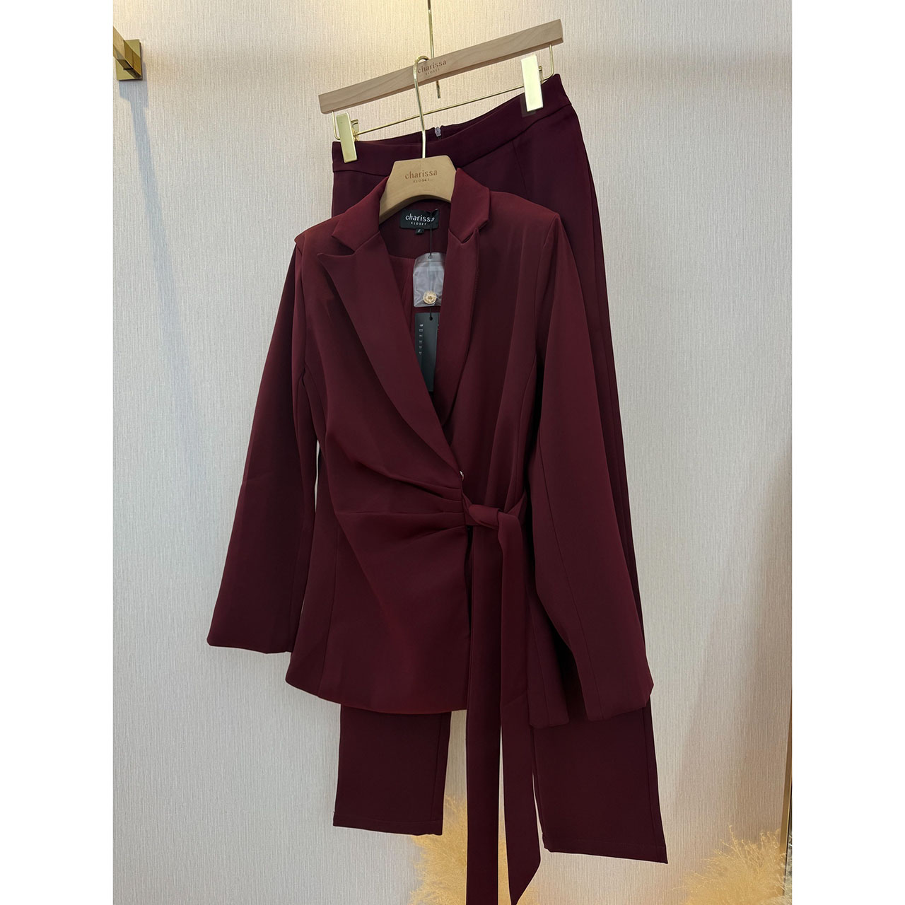 kudapy ชุดเซ็ทเสื้อสูททรงทันสมัย+กางเกง เสื้อแต่งจับจีบเพื่อให้ดูผอมเพรียม ด้านในเสื้อติดแป๊ก2 เม็ด