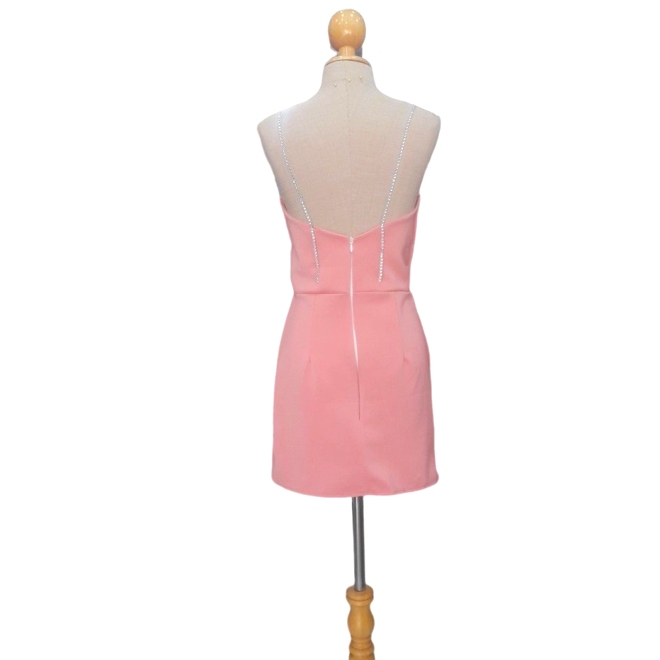 kudapy เดรสสั้นเกาะอกสีชมพู /สีฟ้า ไปงานสายโซ่เพชรสีเงินสวย งานเก็บทรงสวยมาก ผ้ายืดเล็กน้อยซิปหลังอย่างดี