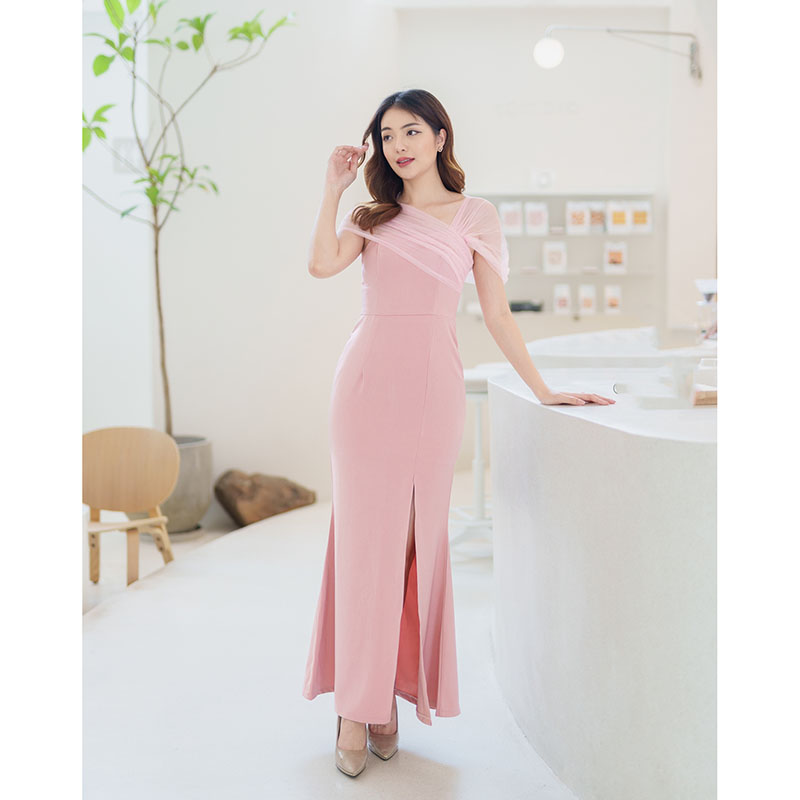 kudapy เดรสยาวสีน้ำตามอิฐ/ส้มอิฐ/สสีแดง/สีชมพู/สีกรม สไตล์เรียบหรูดูแพง ไหล่แต่งผ้าซีทรู กระโปรงยาวผ่าหน้า เหมาะสำหรับใส่เป็นชุดราตรี ชุดไปงานแต่งงาน ชุดเพื่อนเจ้าสาว