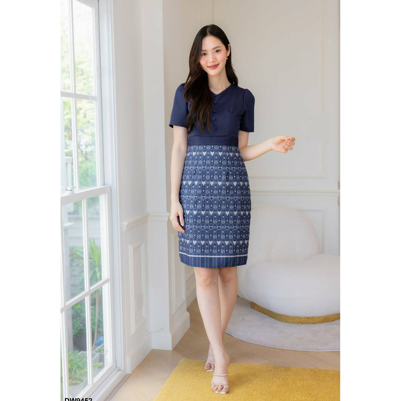 kudapy เดรสสั้นสีชมพู/สีกรม/สีม่วง/สีเหลือง คอวีกระโปรงผ้าไทยลายหัวใจ