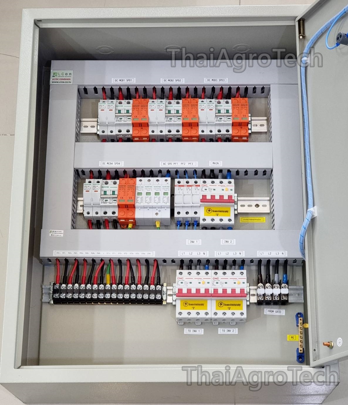 ตู้คอมบายเนอร์สำหรับอินเวอร์เตอร์ 2ตัว AC/DC combiner 4string RCBO 3Ph ใช้กับงานติดตั้งระบบโซล่าเซลล์ แบบ 4 สตริง 20-40กิโลวัตต์ 3เฟส พร้อมเบรคเกอร์กันไฟดูด