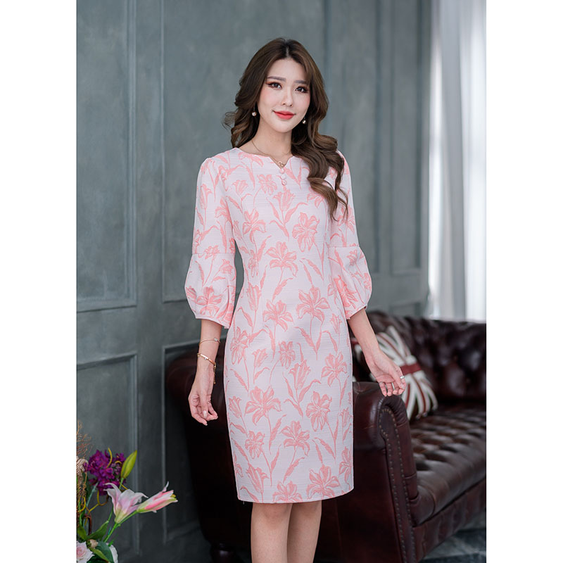 kudapy เดรสสั้นสีโอรสอ่อน/สีโอรสเข้ม(ออกส้ม) ทรงสวยดีไซน์แขนบอลลูน ดีไซน์แตกต่างจากรุ่นเดิมเล่นดีเทลแต่งกระดุมช่วงอกเพิ่มความเก๋ และคอจะเป็นคอกลมผ่าสวยงาม