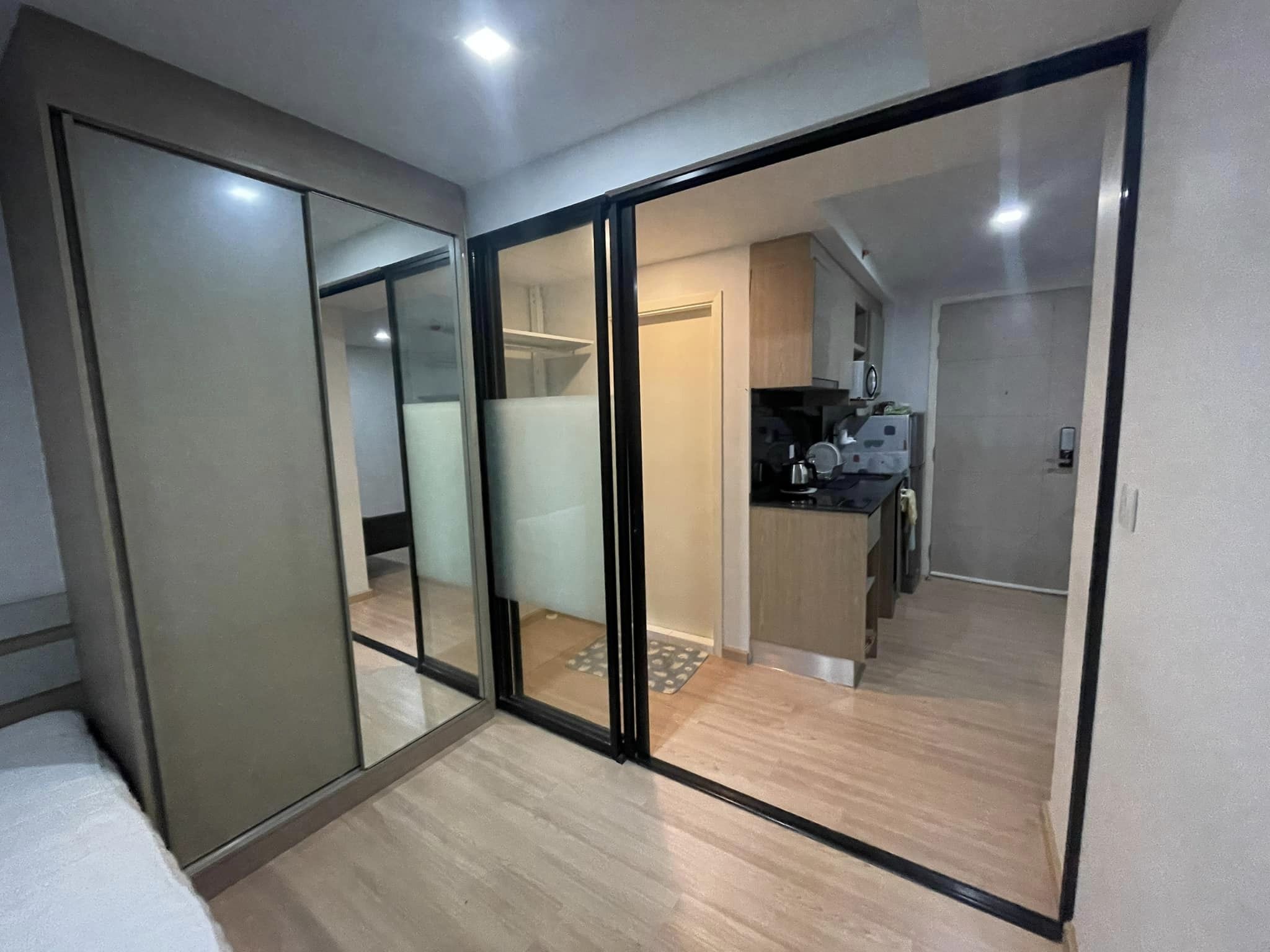 ให้เช่าคอนโด ไนท์บริดจ์ สกายซิตี้ สะพานใหม่ (Knightsbridge Skycity Saphanmai) - ว่างพร้อมอยู่ติดรถไฟฟ้า - การเดินทาง: ติด BTS สายหยุด