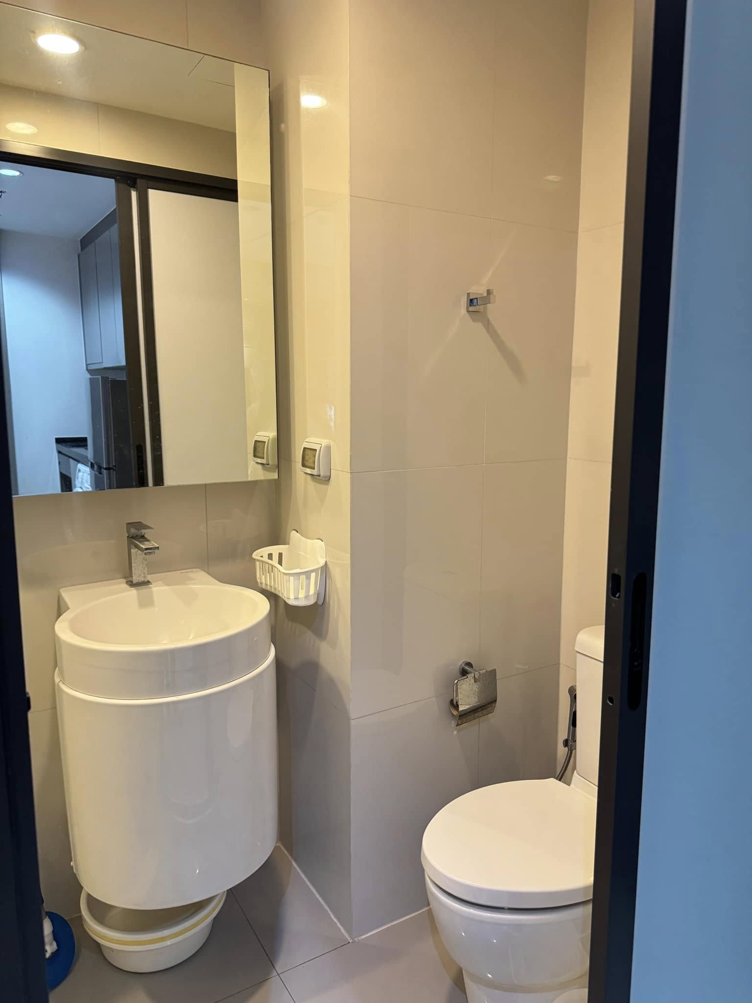 ปล่อยเช่า Rhythm Asoke (ริทึ่ม อโศก) - โซนพื้นที่ MRT พระราม 9 Studio 1ห้องน้ำ - ขนาดห้อง 22.5 ตรม. ชั้น 35 - ให้เช่า 14,000 ต่อเดือน