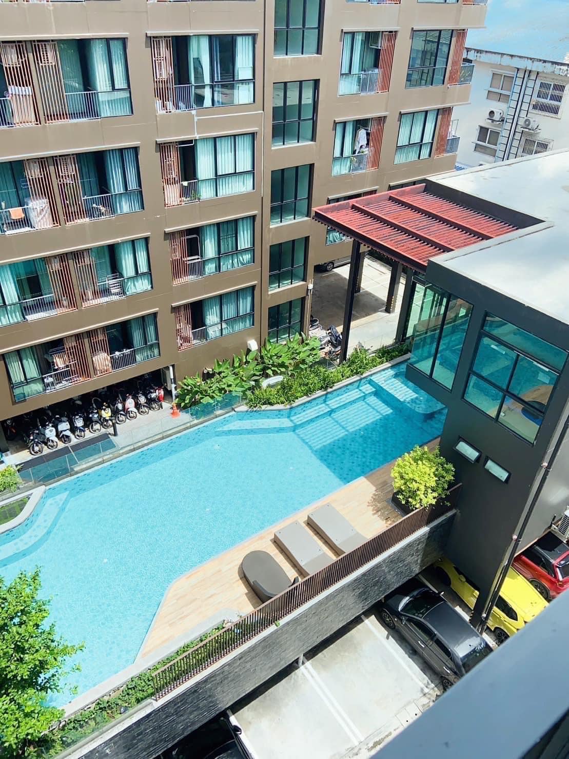 ให้เช่าคอนโด Brown Ratchada 32 (บราวน์ รัชดา 32 ) - ตกแต่งเฟอร์ครบวิวสระว่ายน้ำ - การเดินทาง: MRT ลาดพร้าว