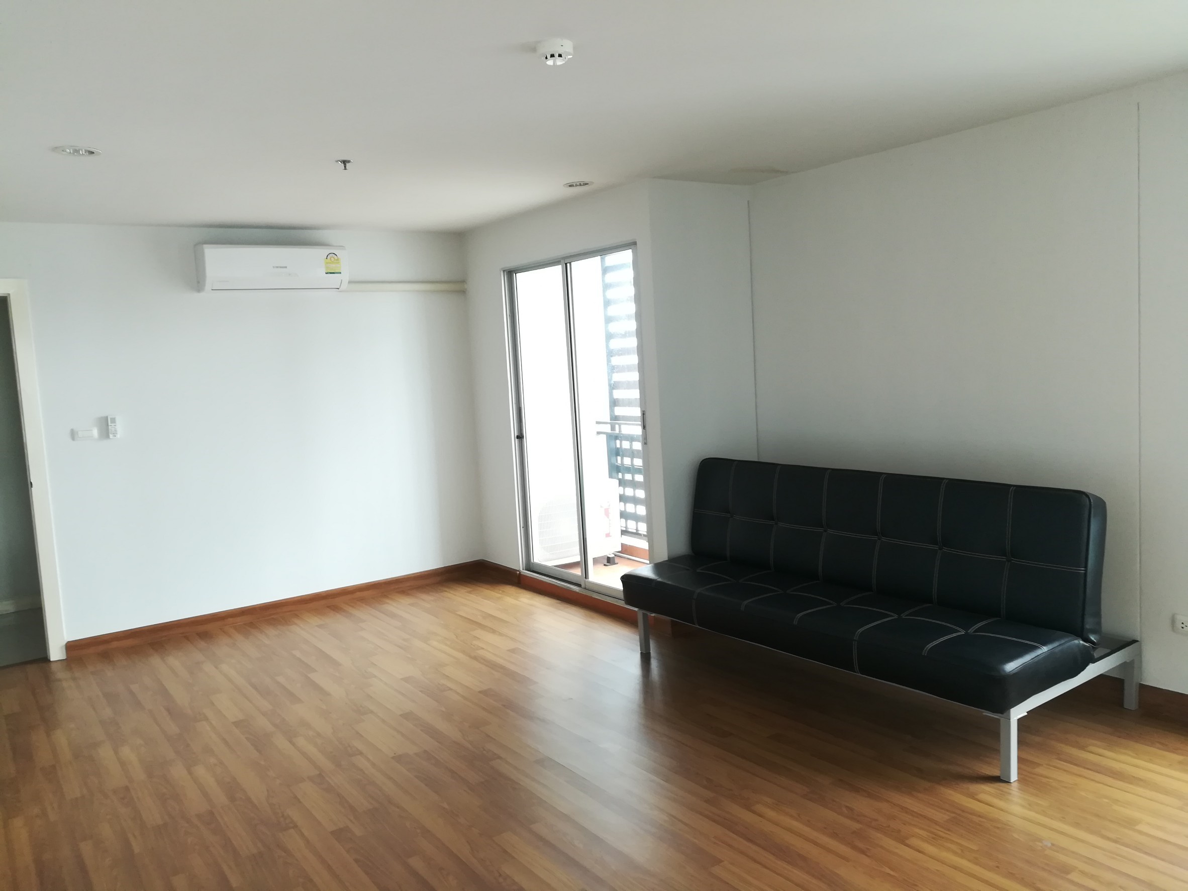 ให้เช่าคอนโดรีเจ้นท์ โฮม 10 ใกล้แยกวงเวียนบางเขนห้องใหญ่