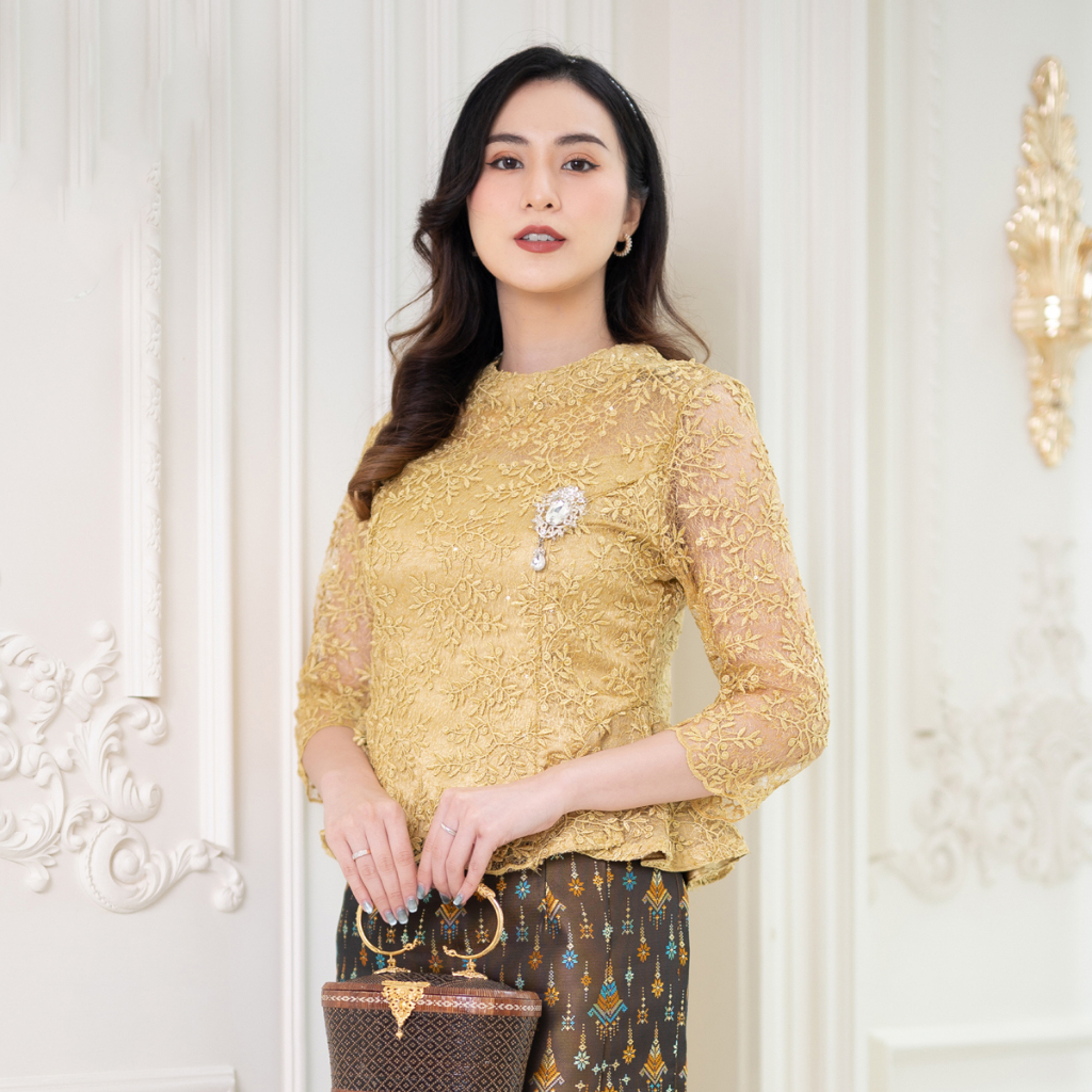 kudapy ชุดเซ็ทเสื้อลูกไม้สีทอง +ผ้าถุงผ้าไหมแพรวากาฬสินทร์สำเร็จรูปอัดกาวอย่างดี