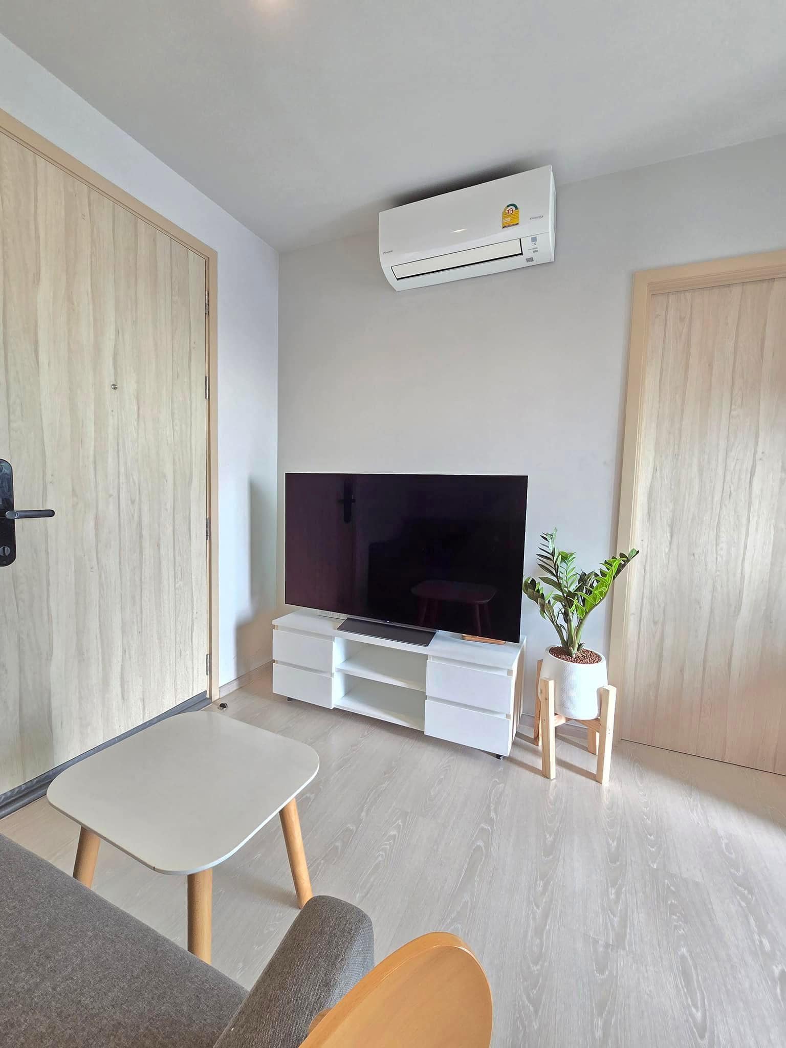 ปล่อยเช่า Nue Noble Ngamwongwan (นิว โนเบิล งามวงศ์วาน) - โซนพื้นที่ ตรงข้ามพันธุ์ทิพย์ 1ห้องนอน 1ห้องน้ำ 1ห้องนั่งเล่น - ขนาดห้อง 26 ตรม. ชั้น 20 - ให้เช่า 12,000 ต่อเดือน