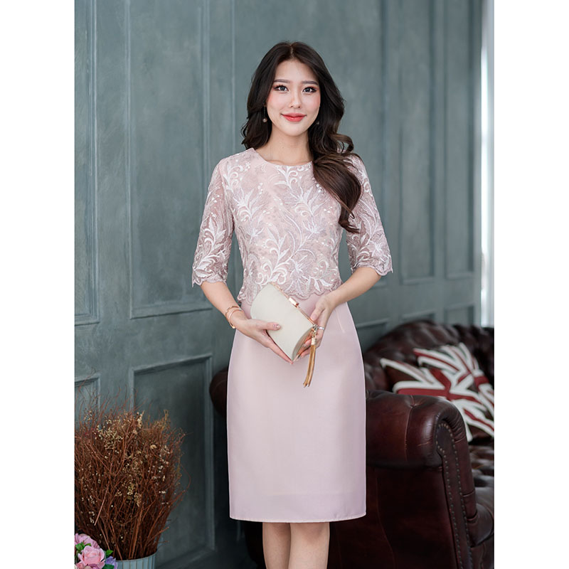 kudapy เดรสสั้นสสีชมพูนุ้ด/สีฟ้า/สีแดง ผ้าไหมลูกไม้ปักลายทูโทน งานดีไซน์เย็บคลุมด้วยเสื้อลูกไม้แขนศอก