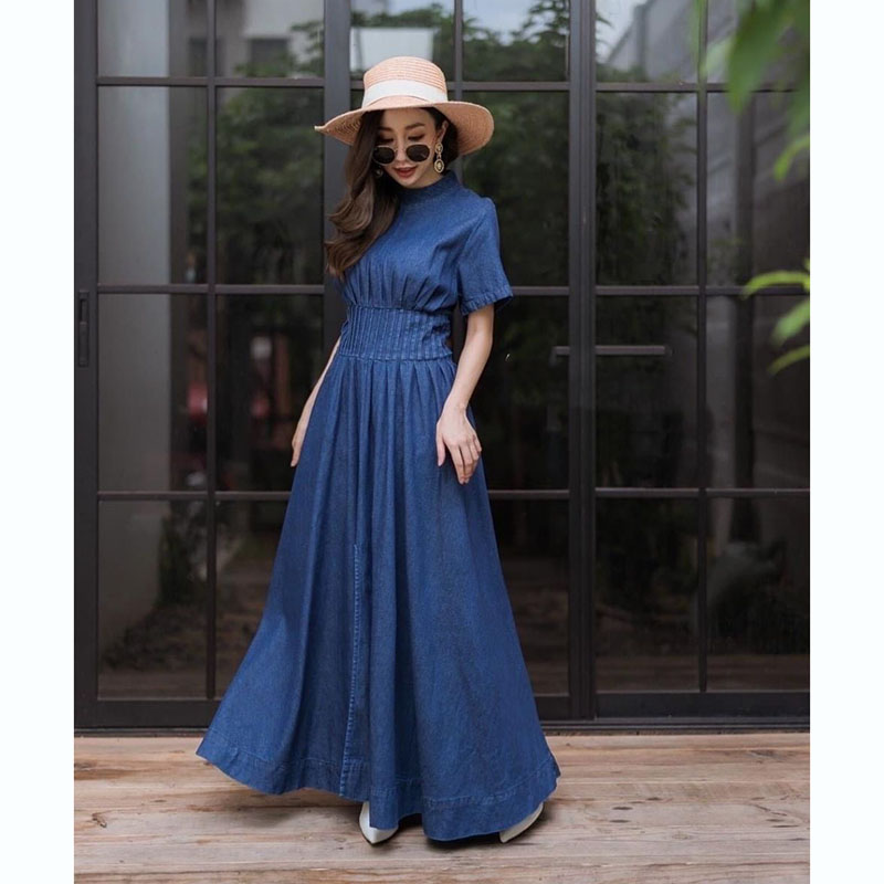 kudapy เดรสยีนส์แขนสั้น ดีเทลแต่งผ่าหน้ายาว งานซิปหลังใส่ง่าย ช่วงเอวเย็บจับจีบทรงสวย ด้านหลังสม็อคเอวยืดได้