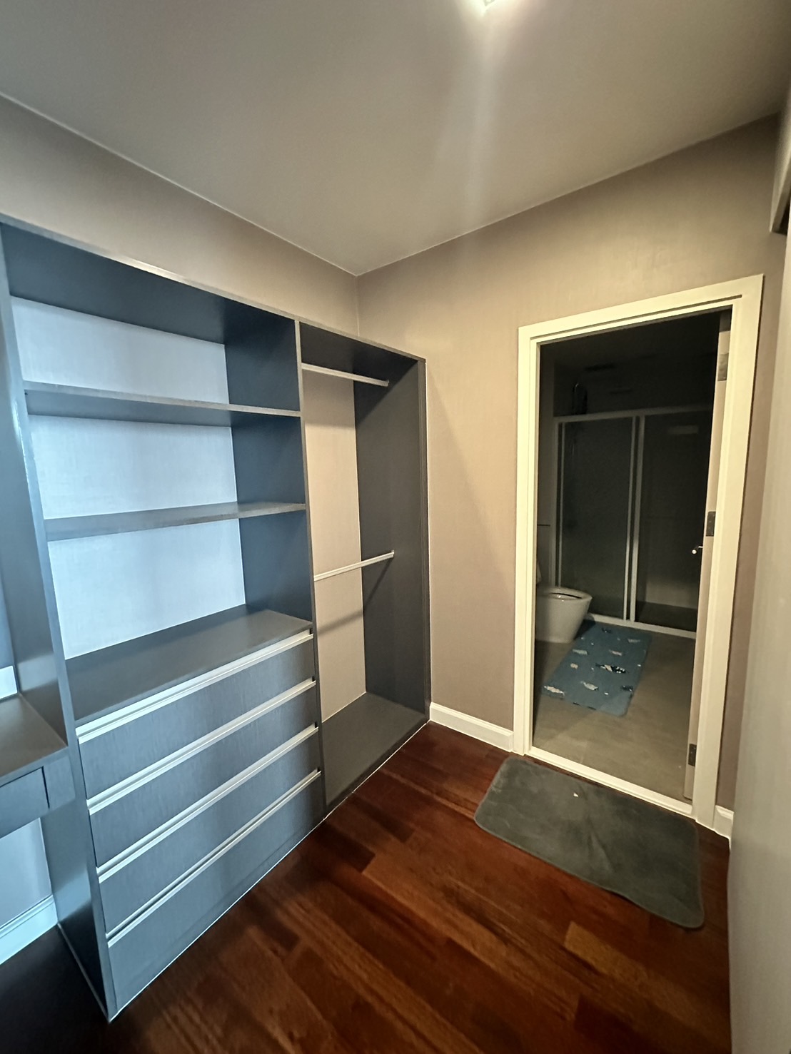 สนใจชมห้องติดต่อได้เลย Line ID: Smile-easy ปล่อยเช่าคอนโด เดอะ เมโทรโพลิส สำโรง อินเตอร์เชนจ์ (The Metropolis Samrong Interchange) - 3ห้องนอน 3ห้องน้ำ 1ห้องนั่งเล่น - ใกล้ BTS สำโรง - ขนาดห้อง 146 ตรม. ชั้น 30