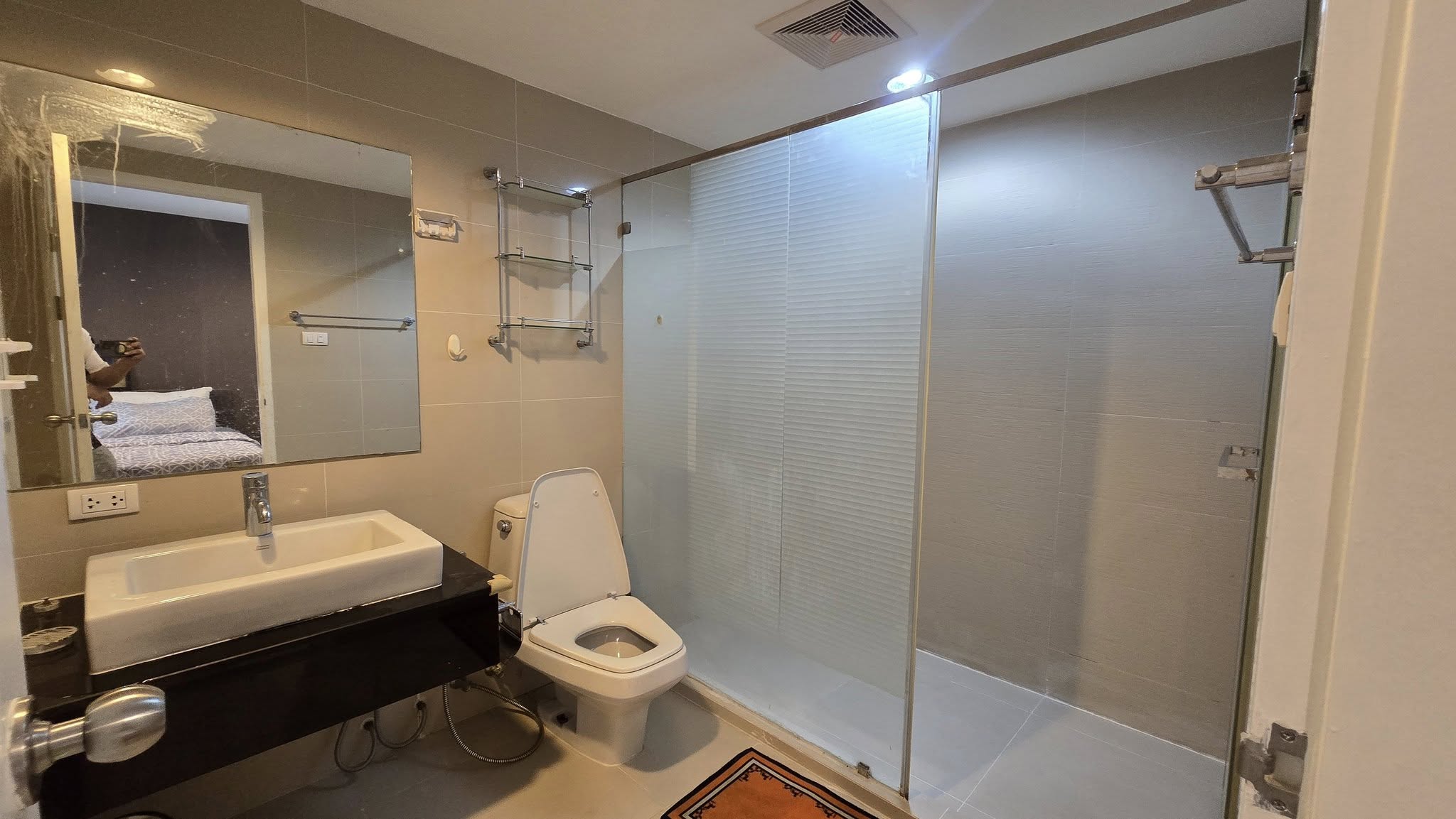 ให้เช่าคอนโด Belle Grand Rama 9 (เบลล์ แกรนด์ พระราม 9) High Rise โซนพื้นที่ MRT พระราม9 ห้องแบบ 3ห้องนอน 2ห้องน้ำ ขนาดห้อง 100 ตรม. ชั้น 19 ตึก B1