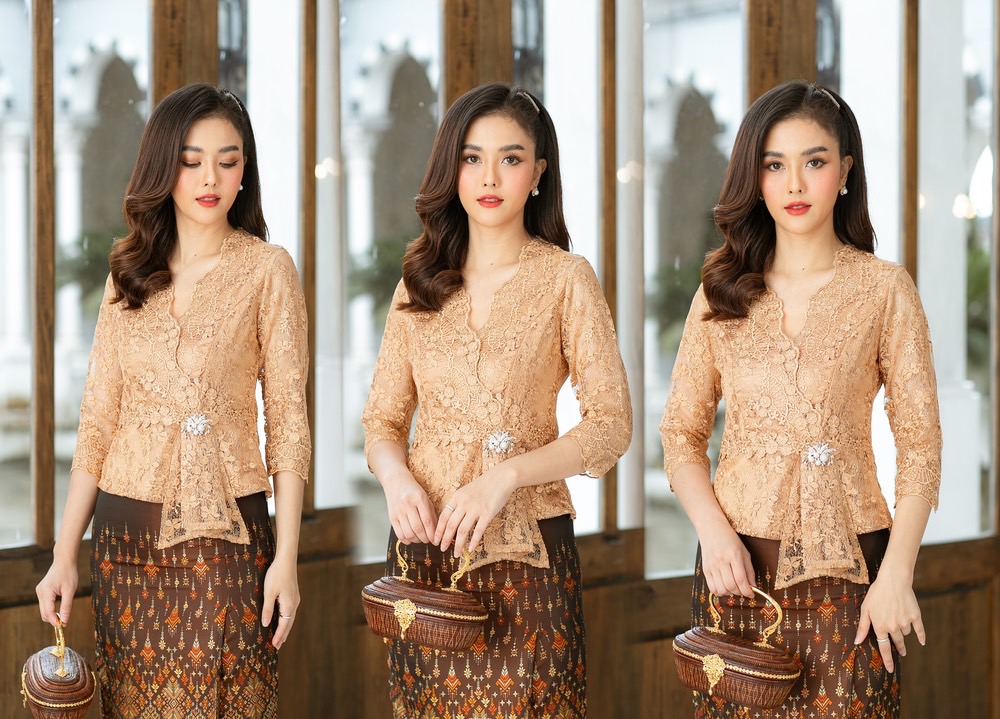 kudapy เสื้อลูกไม้สีทอง คอหยักตามแบบ แต่งดีเทลที่เอว งานสวยเริดมากที่สุดค่ะรุ่นนี้