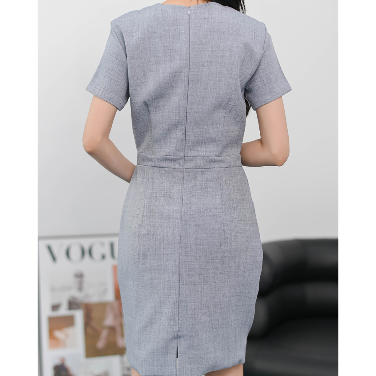 kudapy เดรสสั้นสีกกรม/สีเบจ/สีแดงเข้ม/สีน้ำตาลเทาหม่น ทรงสอบ ดีไซน์จีบทวิสที่เอว