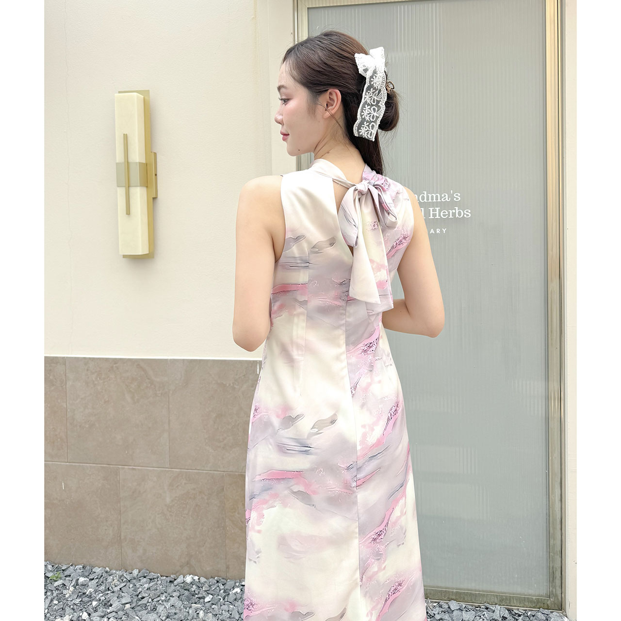 kudapy เดรสสั้นสีช่วงเสื้อเป็นแขนกุดคอปีน สายผูกคอเป็นโบว์ด้านหลังต่อด้วยกะโปรงทรงเอ