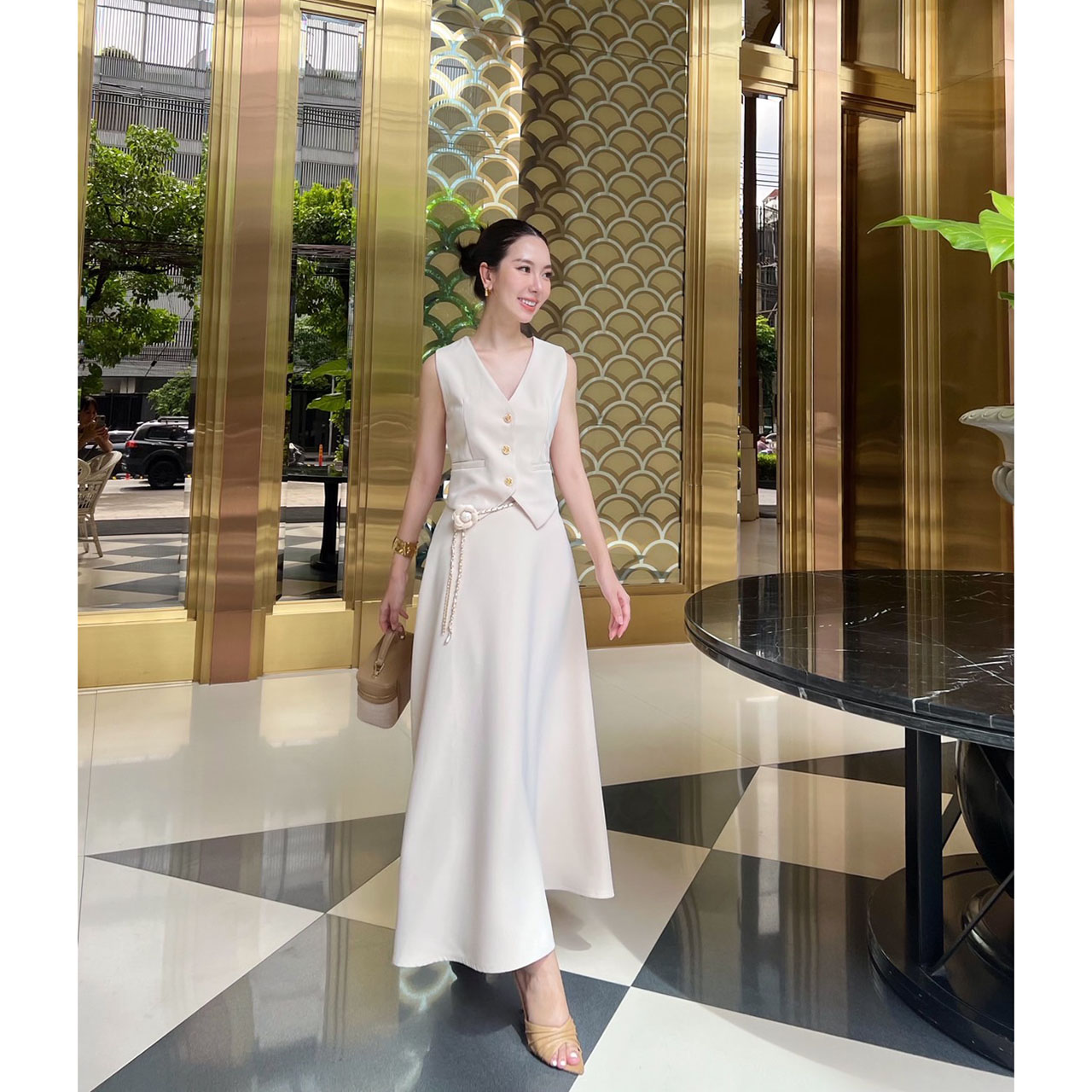 kudapy เซ็ท 3 ชิ้น เสื้อ Vest+กระโปรงยาว+เข็มขัด เสื้อกับกระโปรงเราใช้ผ้าเดียวกัน มีเชือกผูกด้านหลังเพื่อปรับ