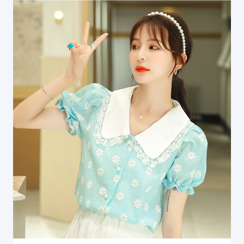 kudapy เสื้อแขนสี่นสีฟ้า ผ้าคอตตอนผสม ทอลายฟ้าขาวและพิมพ์ลายดอกไม้สีขาว