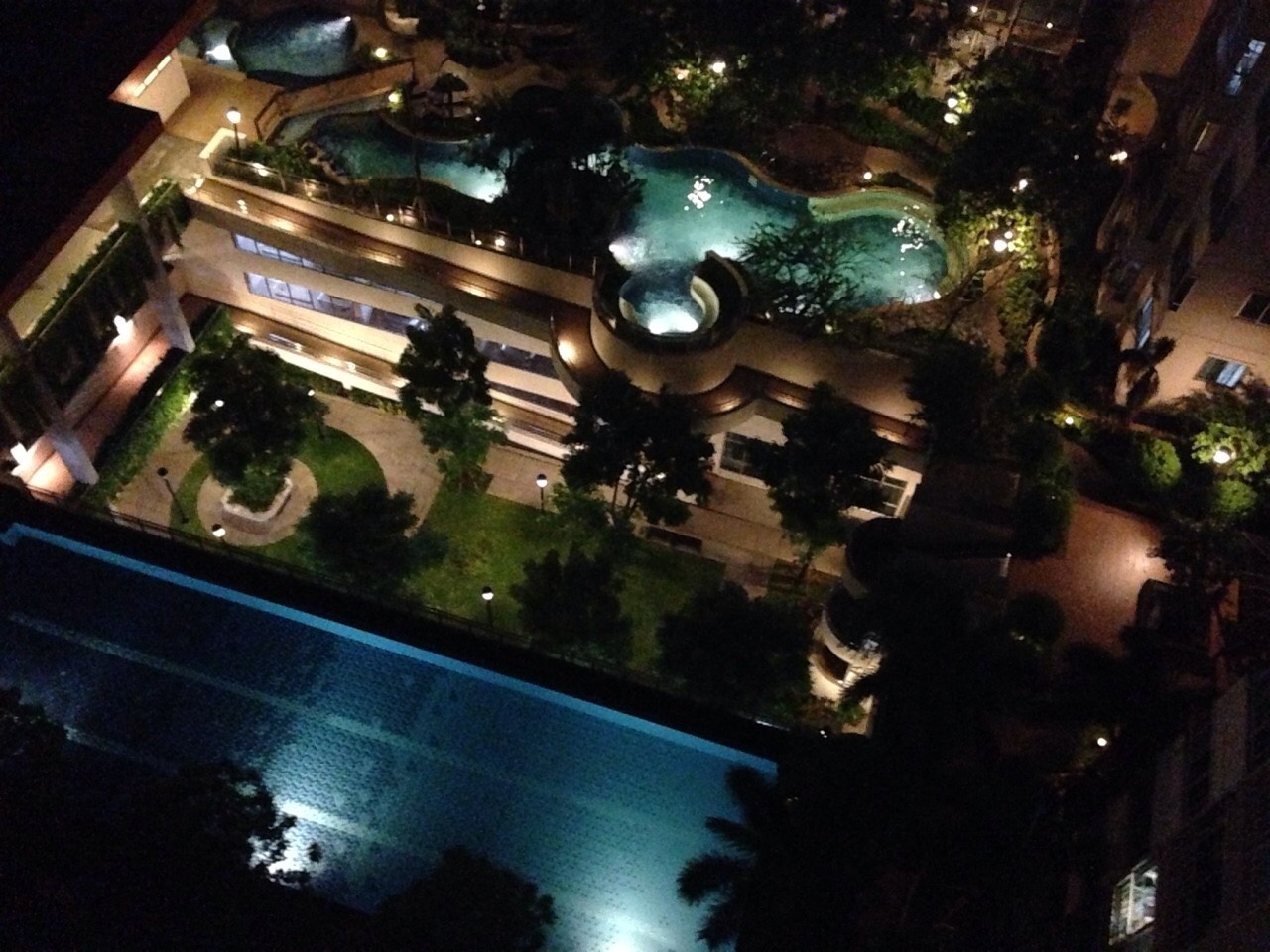 ให้เช่าและขายคอนโด Centric Scene Ratchavipha (เซ็นทริค ซีน รัชวิภา) วิวสระว่ายน้ำ