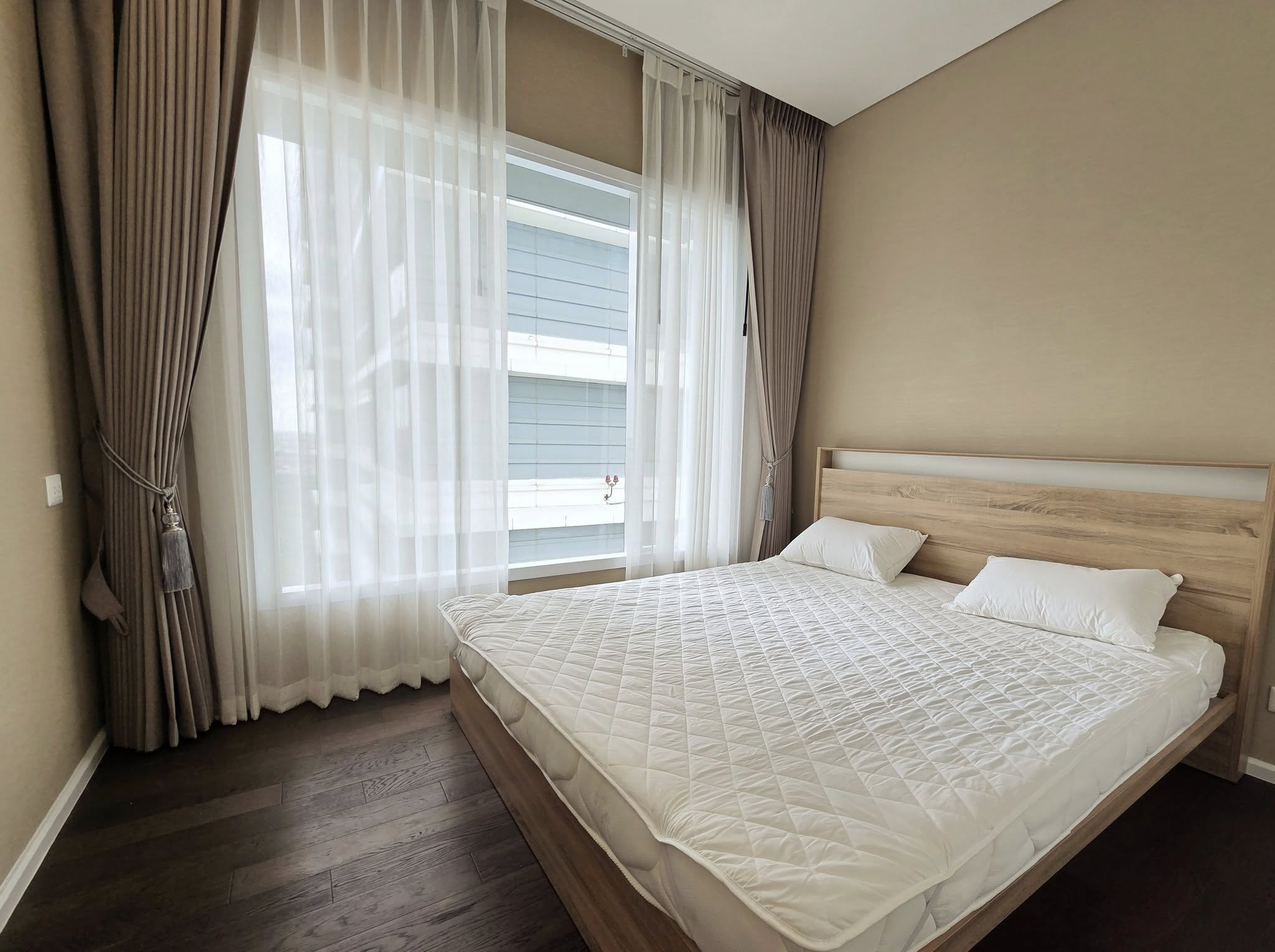 ชื่อโครงการ The Saint Residences (เดอะ เซนต์ เรสซิเดนซ์) ให้เช่า 2นอน 2น้ำ ขนาด 57 ตรม ชั้น 28 ราคา 26,500