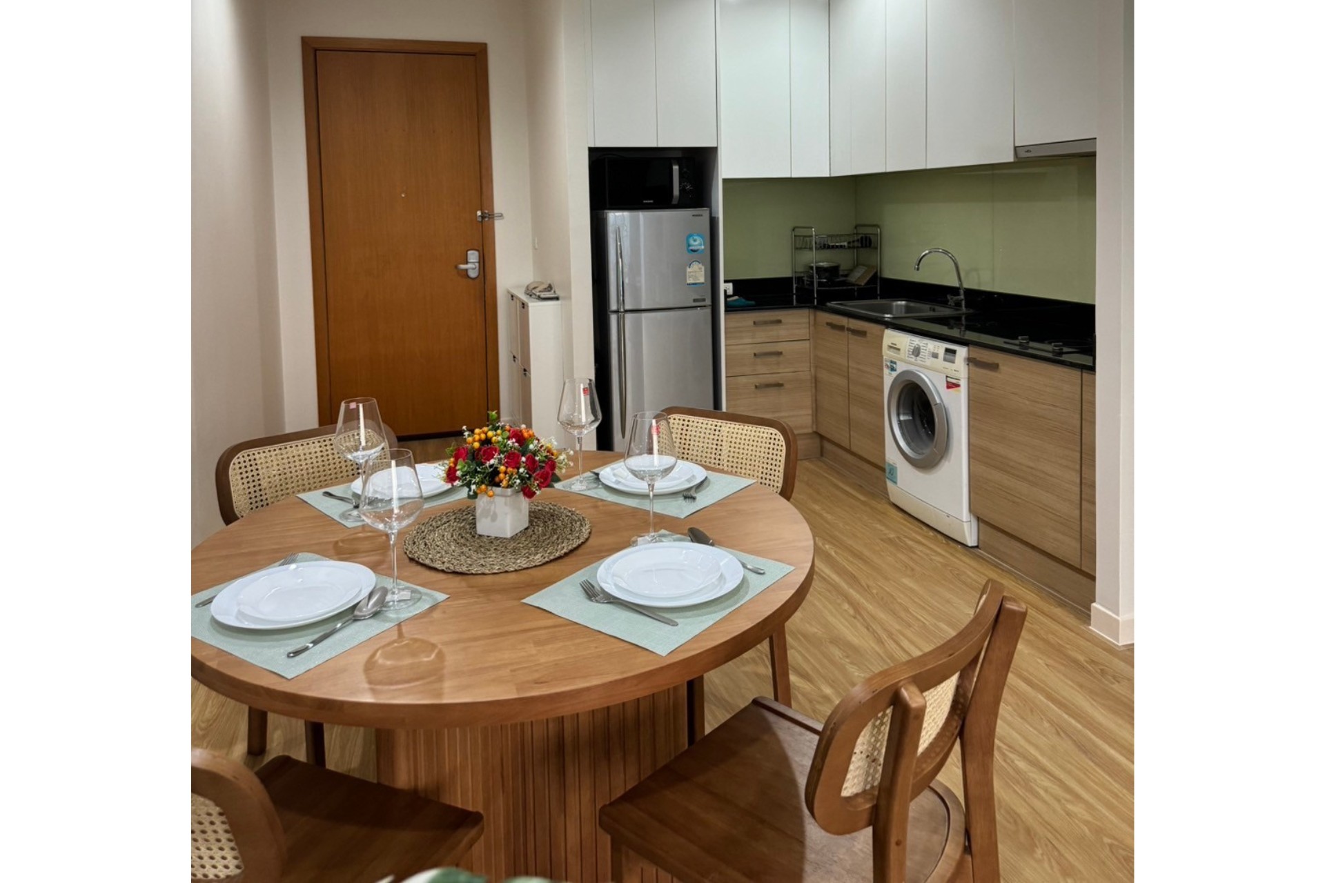 ปล่อยเช่าคอนโด Circle Condominium (เซอร์เคิล คอนโดมิเนียม) - 2ห้องนอน 2ห้องน้ำ 1ห้องครัว 1ห้องนั่งเล่น - ใกล้ MRT เพชรบุรี/Arlมักกะสัน/มศว. - ขนาดห้อง 74 ตรม. ชั้น 19 ที่จอดรถ2คัน