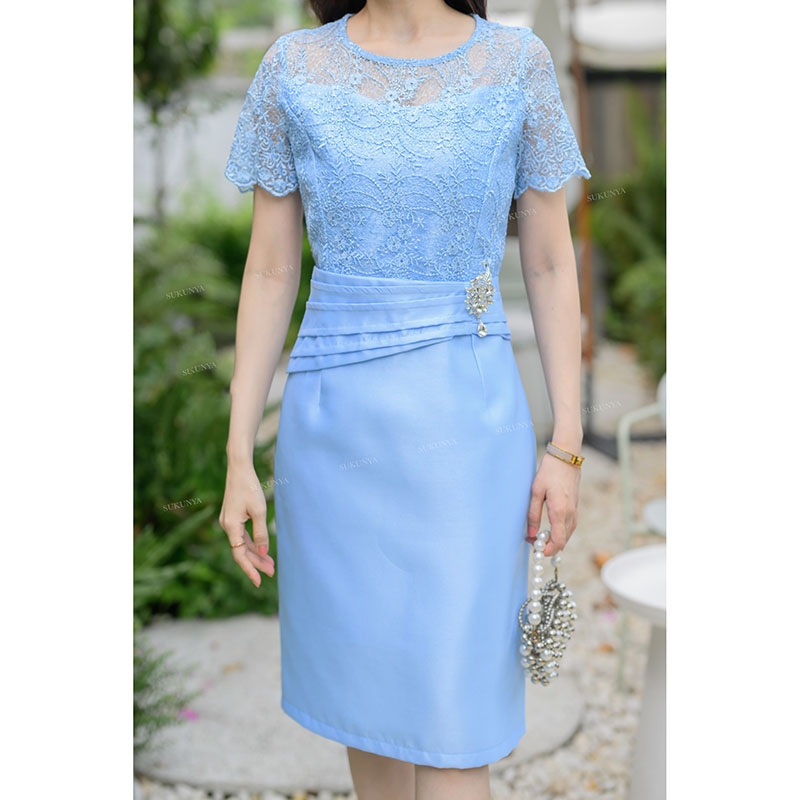 kudapy เดรสสั้นสีฟ้า/สีชมพู/สีทอง ผ้าไหมจิตลดาอัดกาว ตัวเสื้อบนแต่งลูกปัดวิ้งๆ แขนสั้นไม่มีซับใน ตัวชุดมีซับใน ชิปซ่อนหลัง กระโปรงผ่าหลัง ช่วงเอวแต่งคาดเอวดีไซด์เก๋