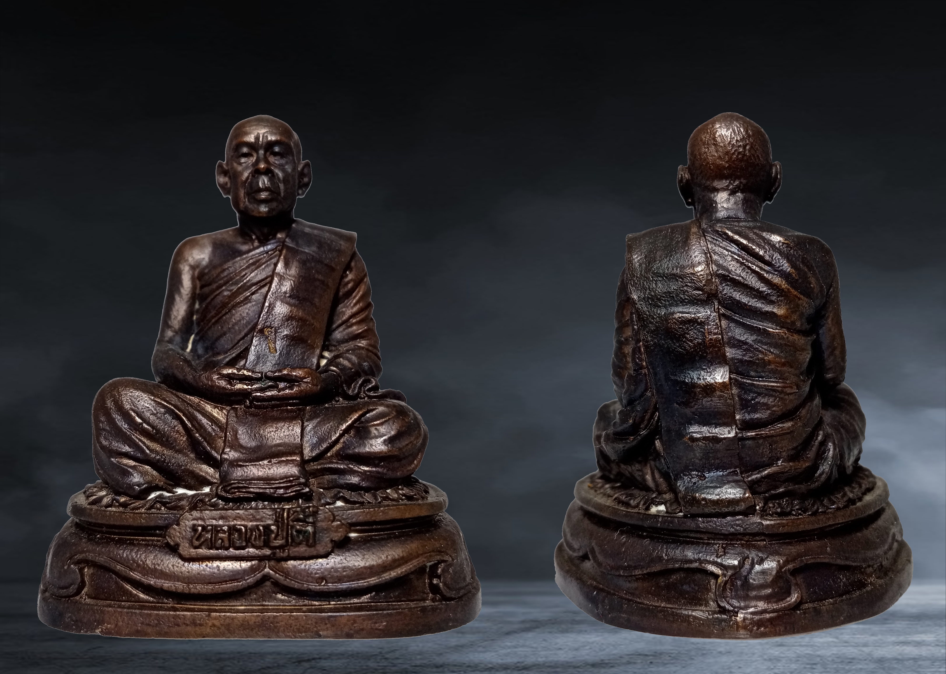 พระบูชาหน้ารถ หลวงปู่ตี๋ วัดหลวงราชาวาส จ.อุทัยธานี รุ่นแรก หน้าตัก ๑.๕ นิ้ว ปี ๒๕๔๒