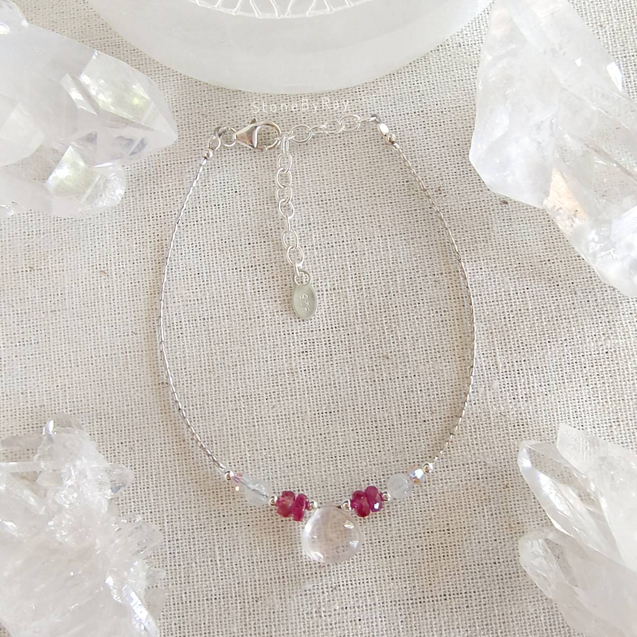 สร้อยข้อมือเงินหินโรสควอต์กับทับทิมและมูนสโตน Rose Quartz