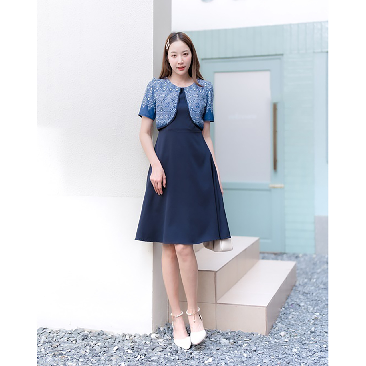 kudapy เดรสสั้นสีชมพู/สีแดง/สีกรม ทรงบานกระโปรงสีพื้นแต่งเสื้อลายไทย