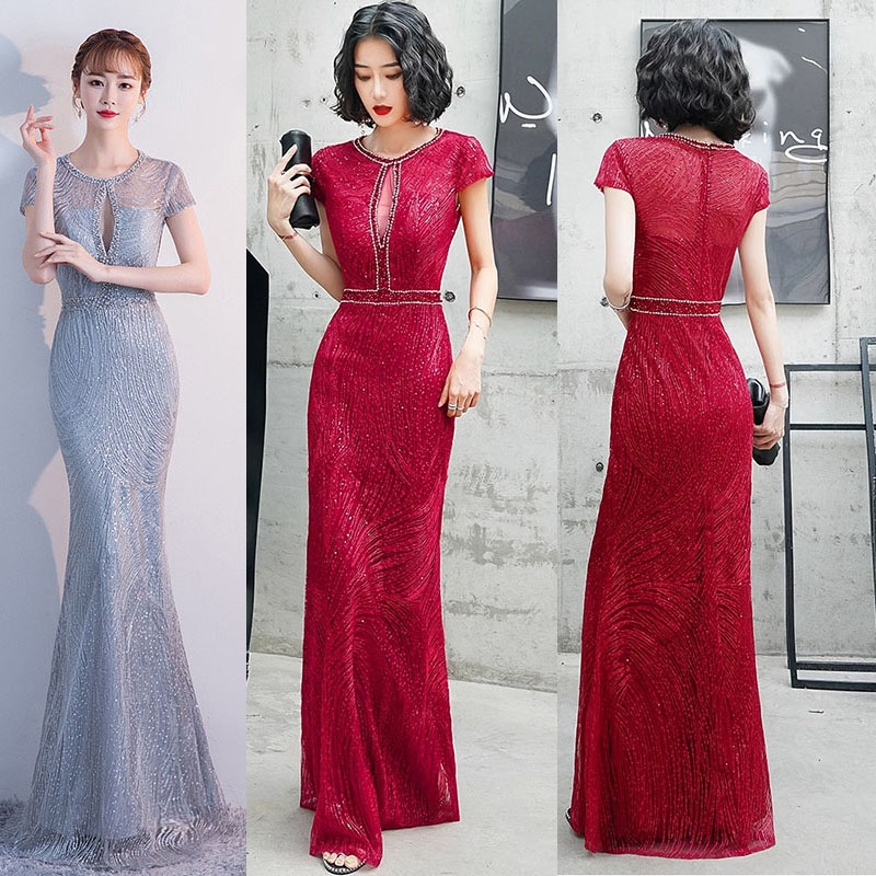kudapy ชุดราตรียาวสีเทาเงิน/สีแดง เดรสออกงานยาวช่วงปกปักคริสตรัล แขนสั้น กระโปรงทรงหางปลา สวยหรูดูแพง เหมาะสำหรับใส่เป็นชุดราตรี ชุดออกงาน ชุดไปงานแต่ง
