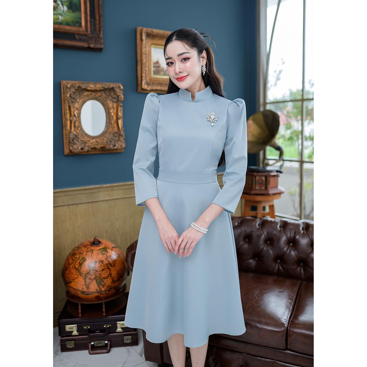 kudapy เดรสสั้นสีขาวงาช้าง/สีฟ้า ชุดไทยจิตรลดา ทรงแขนห้าส่วน ผ้าอัดกาวให้แล้วทั้งชุด เนื้อผ้านิ่มใส่สบาย เดรสความยาวคลุมเข่าใส่สวยสุภาพ