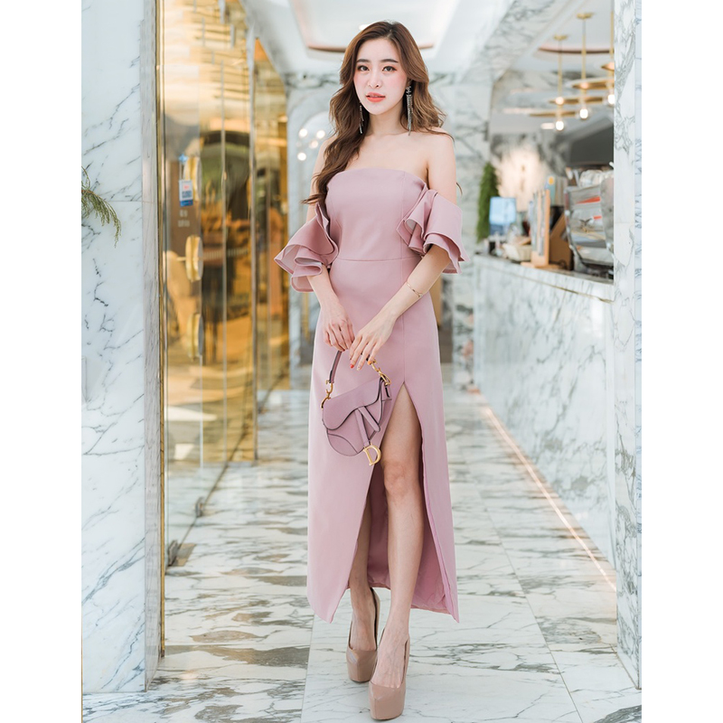kudapy เดรสยาวสีชมพู เปิดไหล่ตัวยาวผ่าหน้า