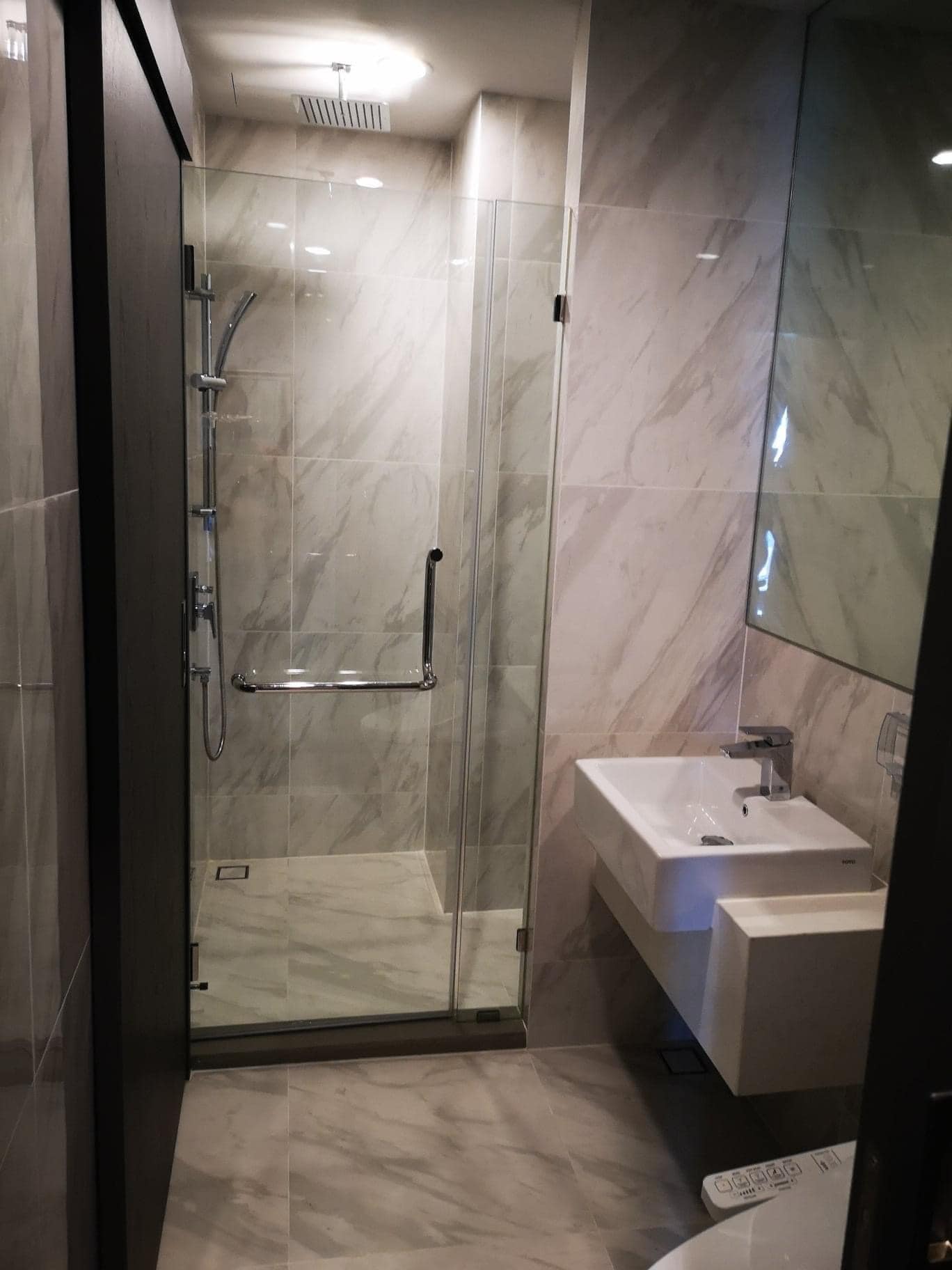 ปล่อยเช่าคอนโด IDEO Mobi Rangnam (ไอดีโอ โมบิ รางน้ำ) - เฟอร์เครื่องใช้ไฟฟ้าครบครั้น - การเดินทาง: ใกล้ BTS อนุสาวรีย์