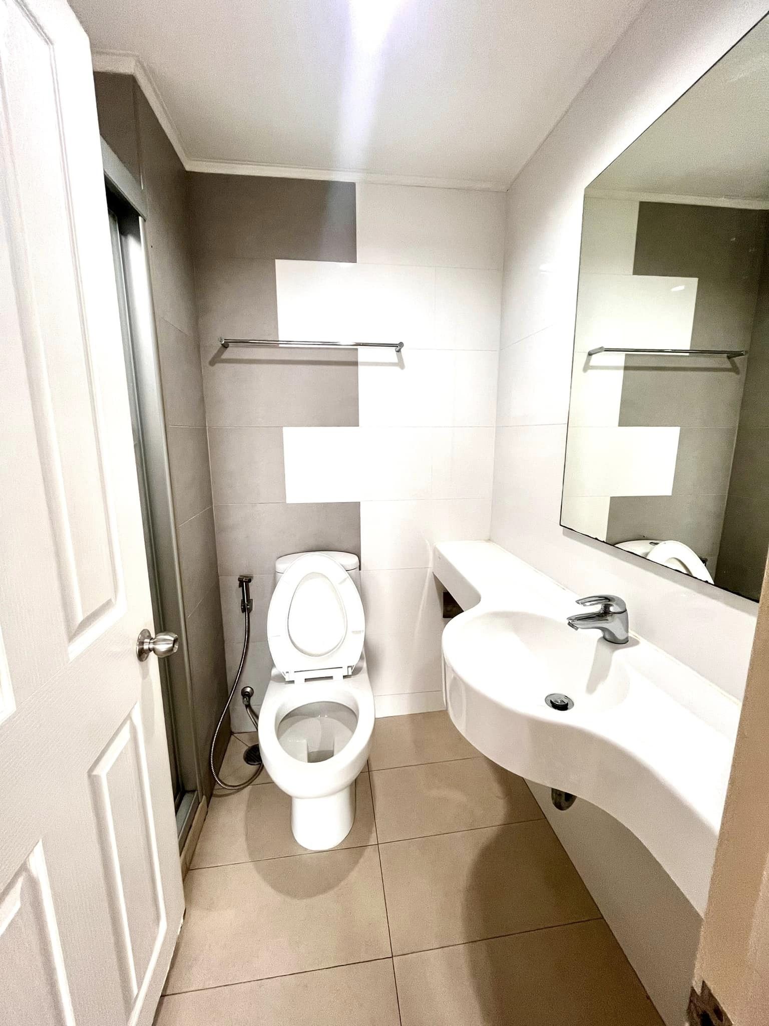 ให้เช่าคอนโด Lumpini Place Ratchayothin (ลุมพินี เพลส รัชโยธิน) - รีบเลยตกแต่งเฟอร์ครบของใหม่หมดเลยพร้อมอยู่ - การเดินทาง: ใกล้ BTS รัชโยธิน 100 เมตร