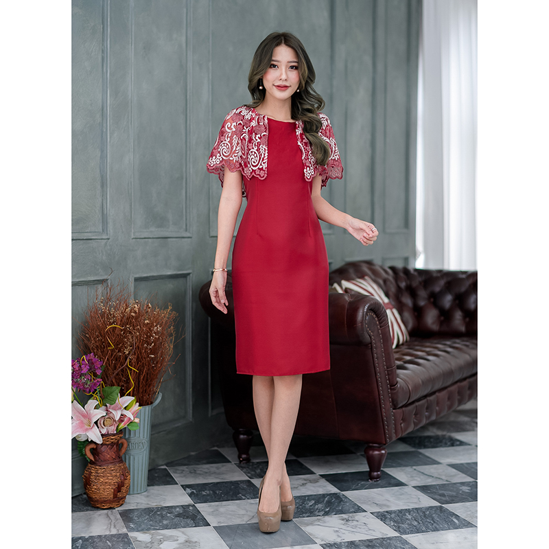 kudapy เดรสสั้นสีแดงเลือดหมู/สีฟ้า/สีกรม/สีชมพู เดรสผ้าไหมญี่ปุ่นดีไซน์ช่วงบนเป็นแบบงานผ้าลูกไม้เงาปักลาย ดีไซน์คลุมไหล่ระบายแบบเก๋ๆ