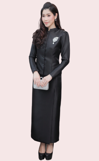 ชุดไทยจิตรลดาสีดำ เซ็ท 2 ชิ้น เสื้อผ้าไหมกระดุมหน้า + พร้อมกระโปรงทรงสอบ
