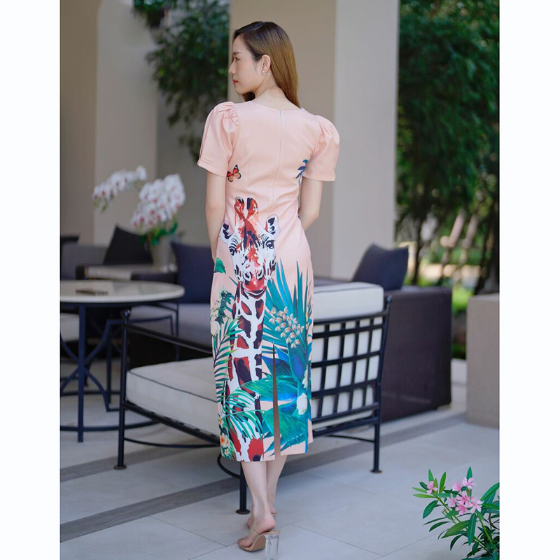 kudapy เดรสยาวสีชมพู/สีครีม ทรงเอคอวีแขนสั้น