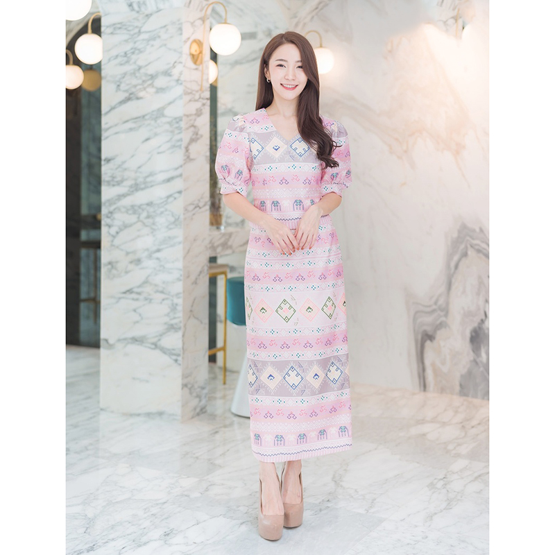kudapy เดรสยาวสีชมพู/สีกรม คอวีแขนตุ๊กตาลายไทย สวยดูดี