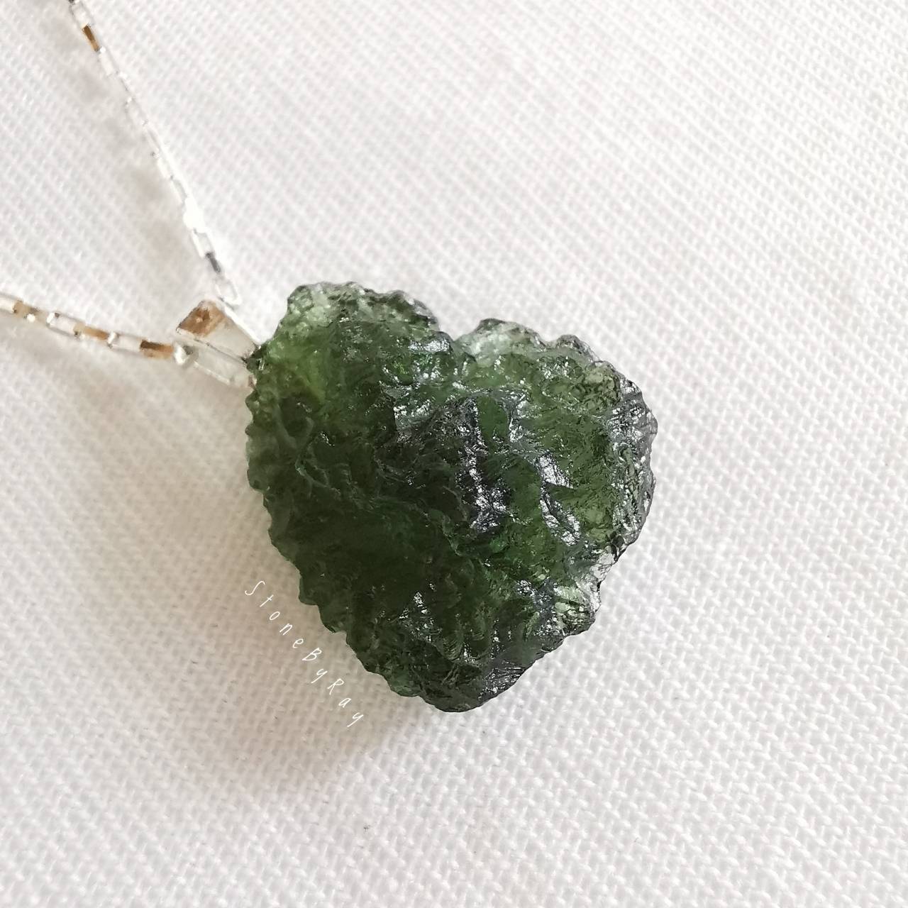 สร้อยคอเงินจี้สะเก็ดดาวโมดาไวท์(Moldavite)