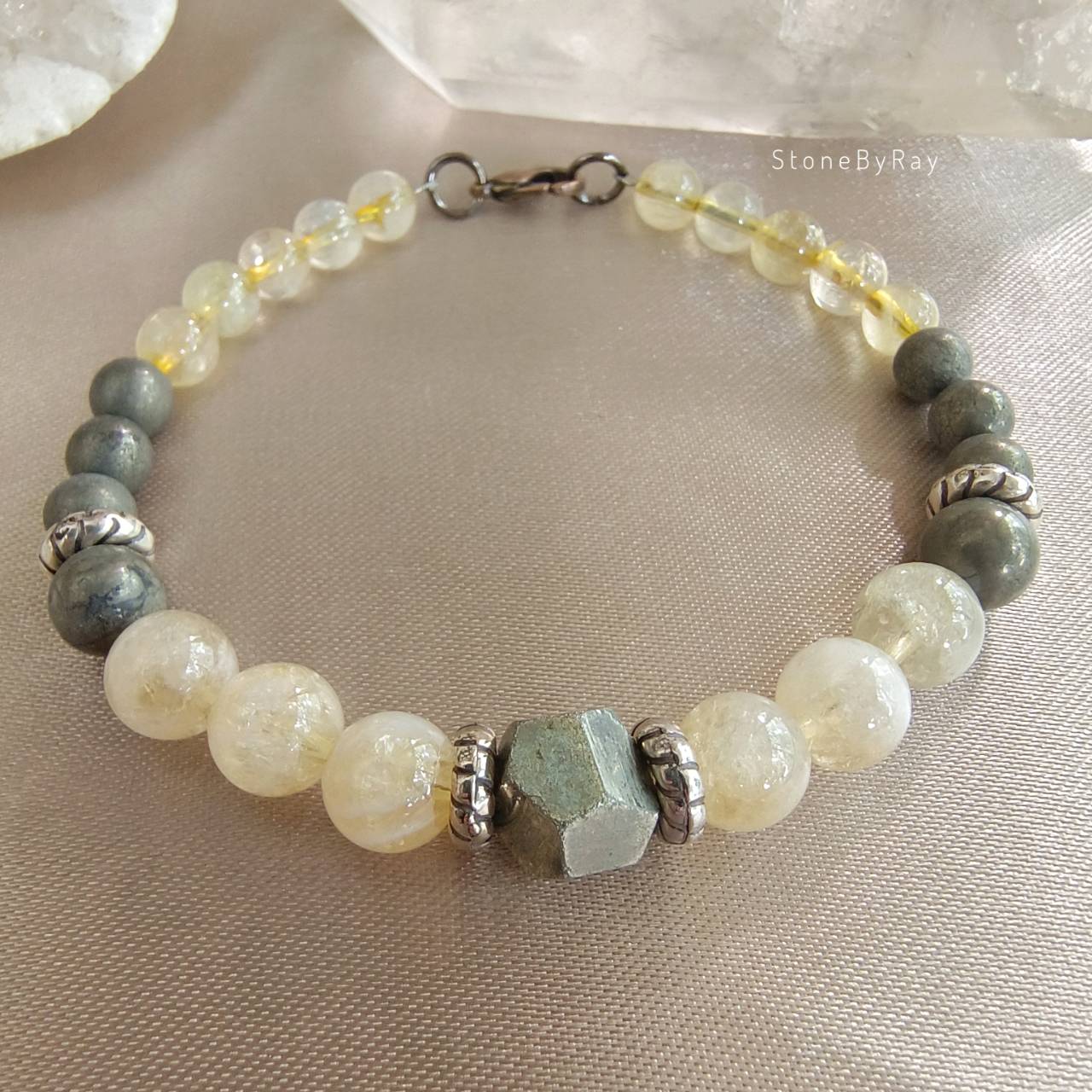 สร้อยข้อมือหินซิทรินร้อยกับไพไรต์ Citrine+Pyrite