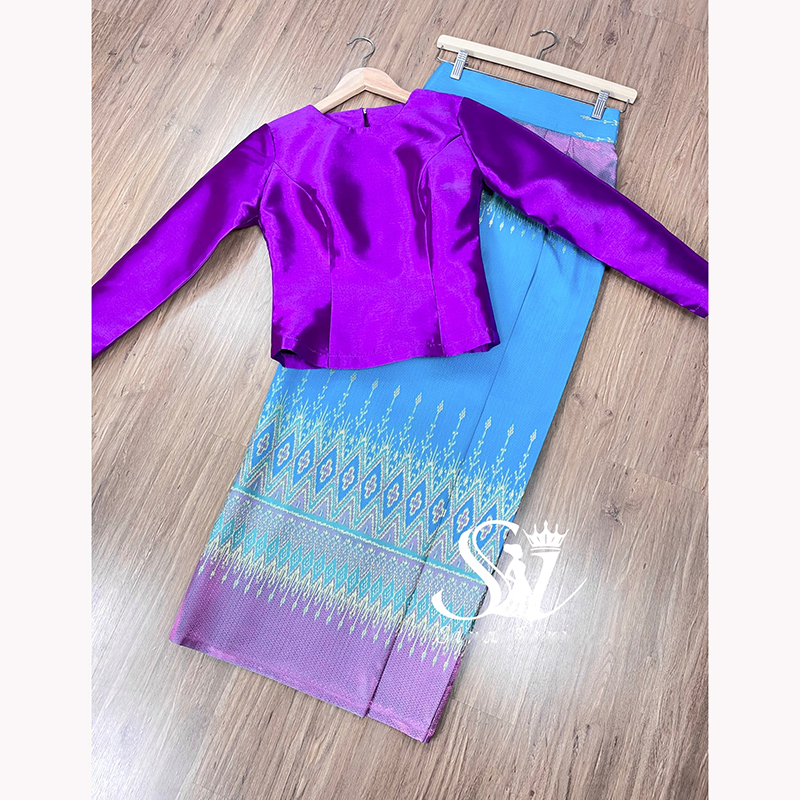 kudapy เซ็ทเสื้อ+ผ้าถุงสำเร็จรูป อัดกาว ซิปหลัง ใส่สวยดูดี ลายผ้าดูสะอาดตามากๆ (สินค้าพรีออเดอร์)